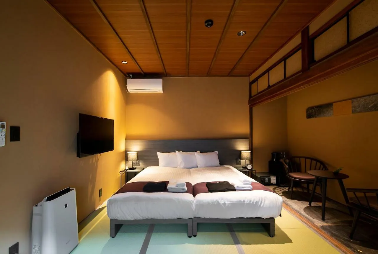 First Cabin Station Kyoto Umenokoji Ryokan