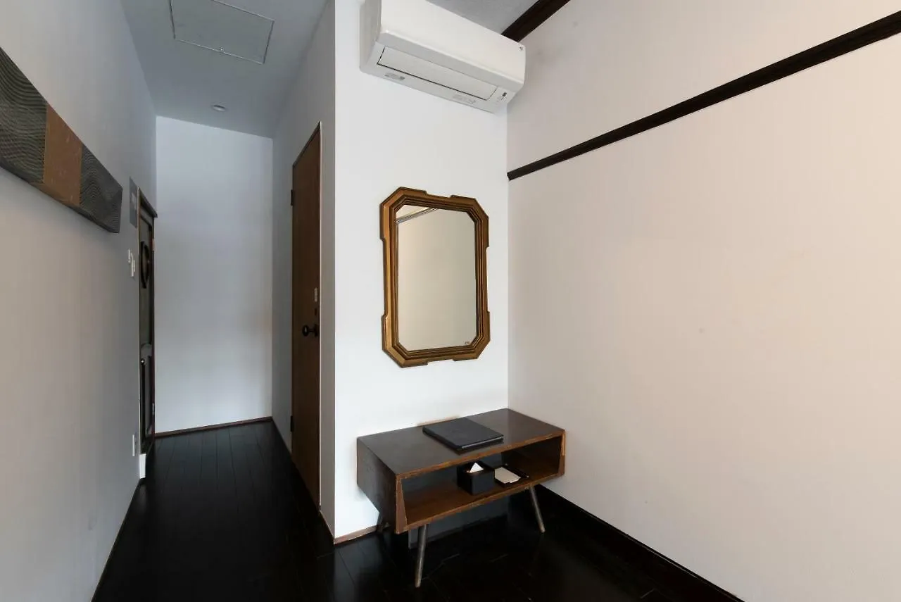 First Cabin Station Kyoto Umenokoji Ryokan 2*,  יפן