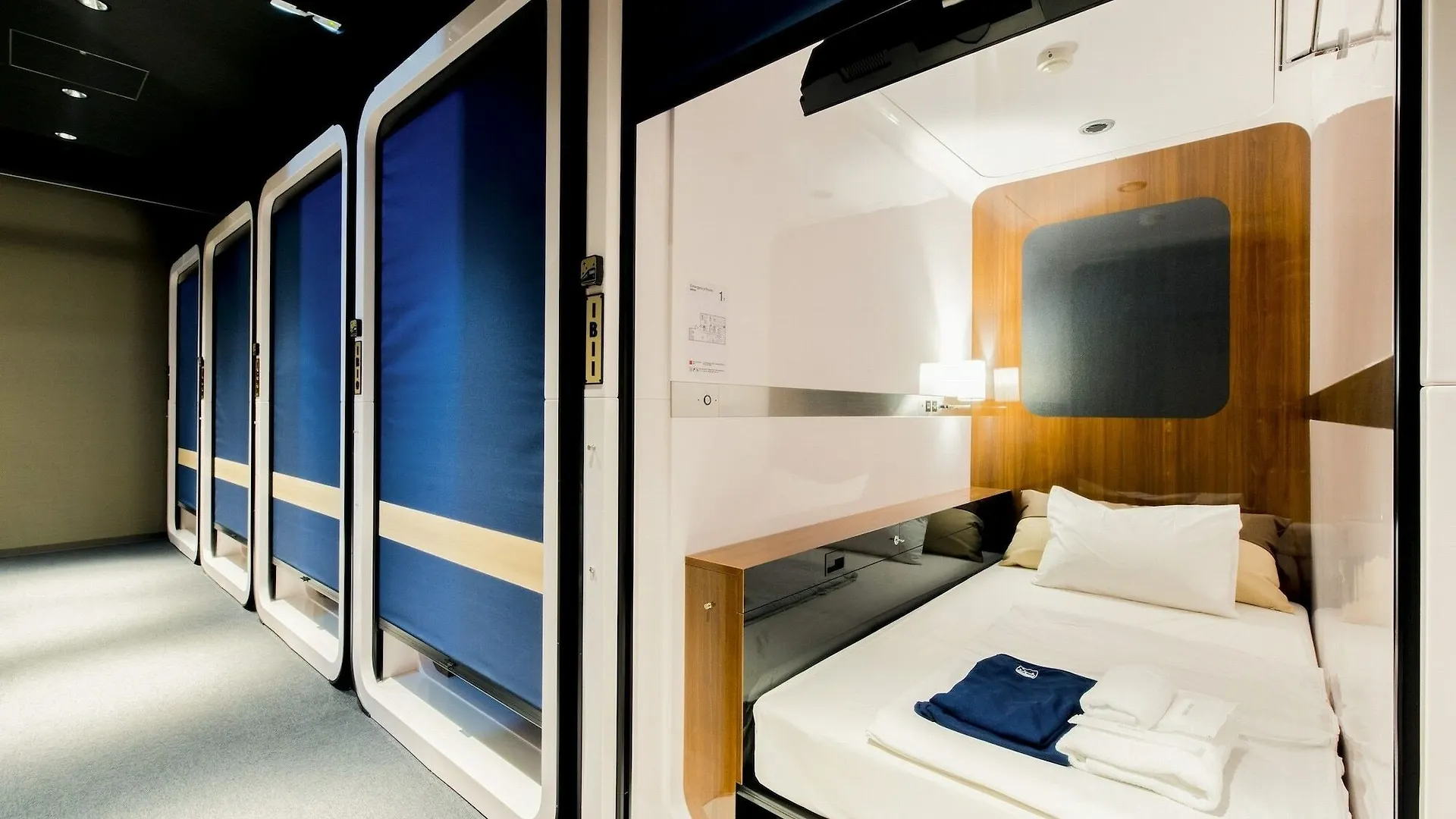 ** מלון First Cabin Station Kyoto Umenokoji Ryokan יפן